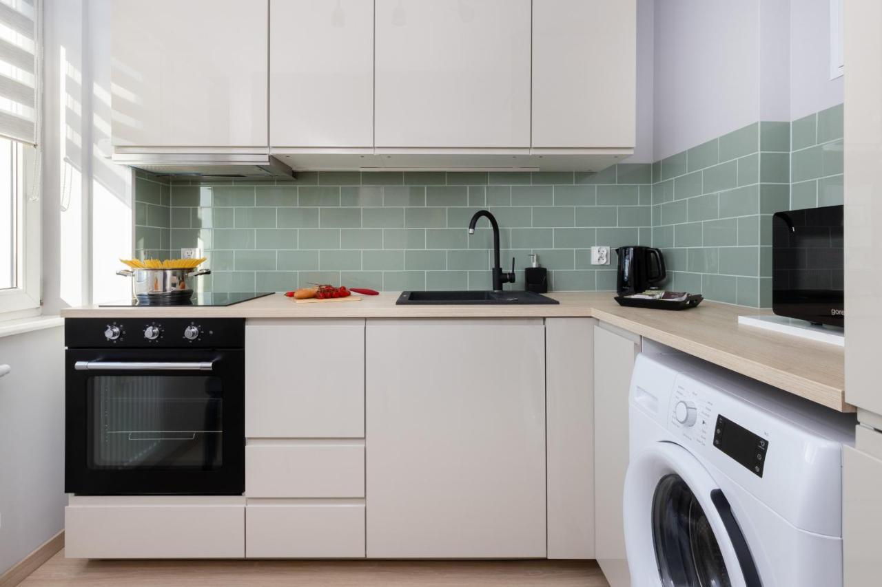 Cozy Pastel In By Renters Apartament